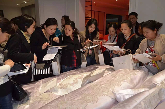 1492149592814411.jpg 經銷商現場訂貨1.jpg